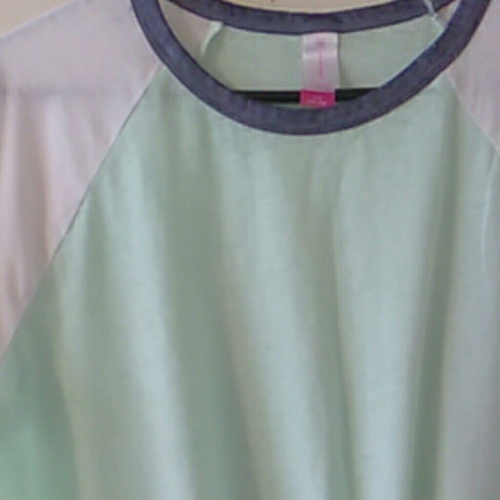 Shirt - Picture 4 of 4